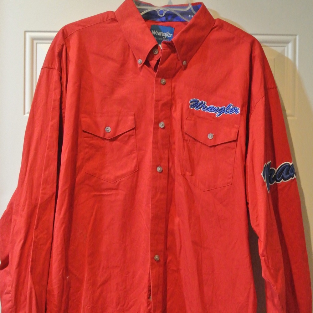 MENS XL RED WRANGLER EMBROIDERED BUTTON DOWN SHIRT